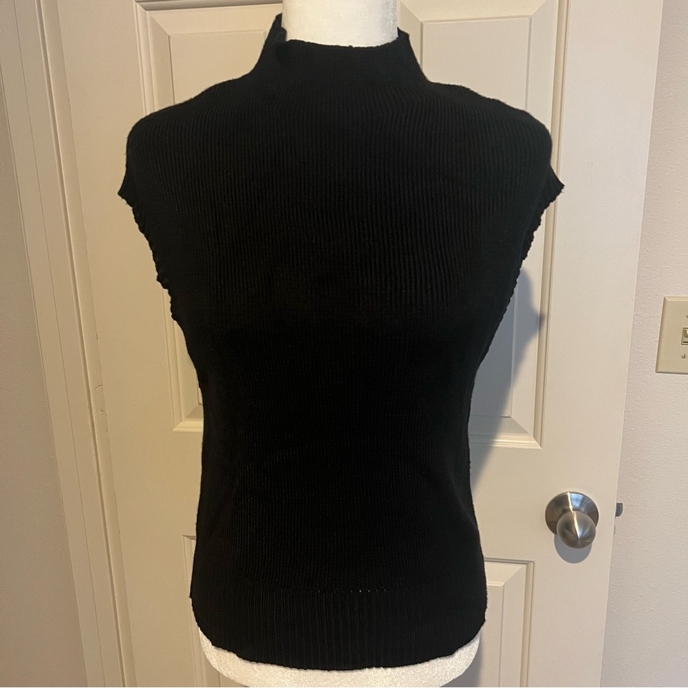 Short sweater